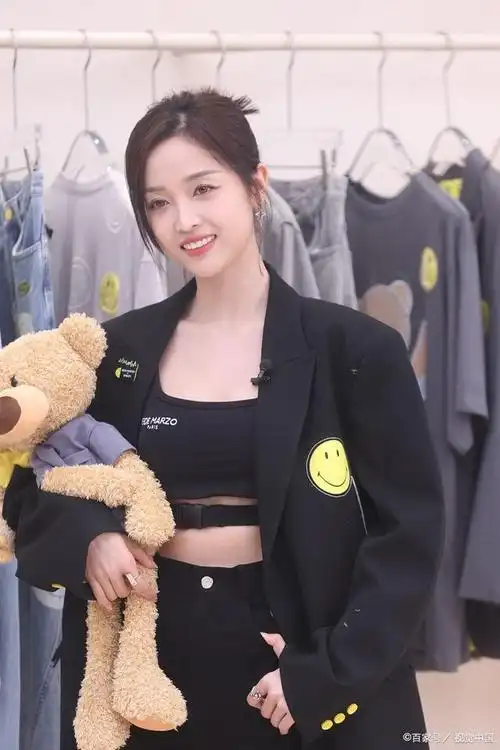 吴宣仪说牙齿贴片已经取了,姐姐主打的就是听劝,粉丝却心疼坏了