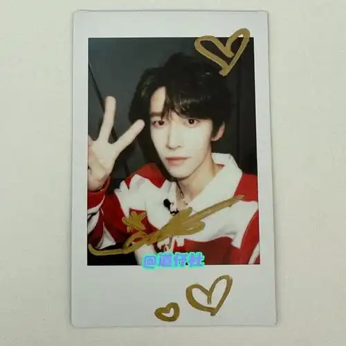 点盼头转发微博关注我,转发中抽一个【铁粉】,下图签名拍立得任选一张