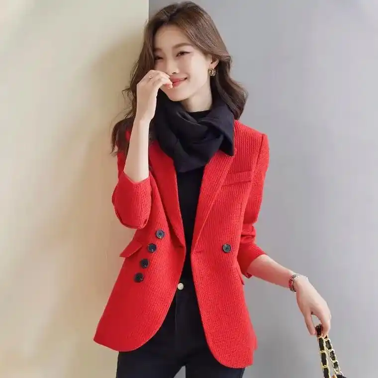 红色西装外套,女神范十足!修身设计,显瘦显气质,搭配牛仔裤或 - 抖音
