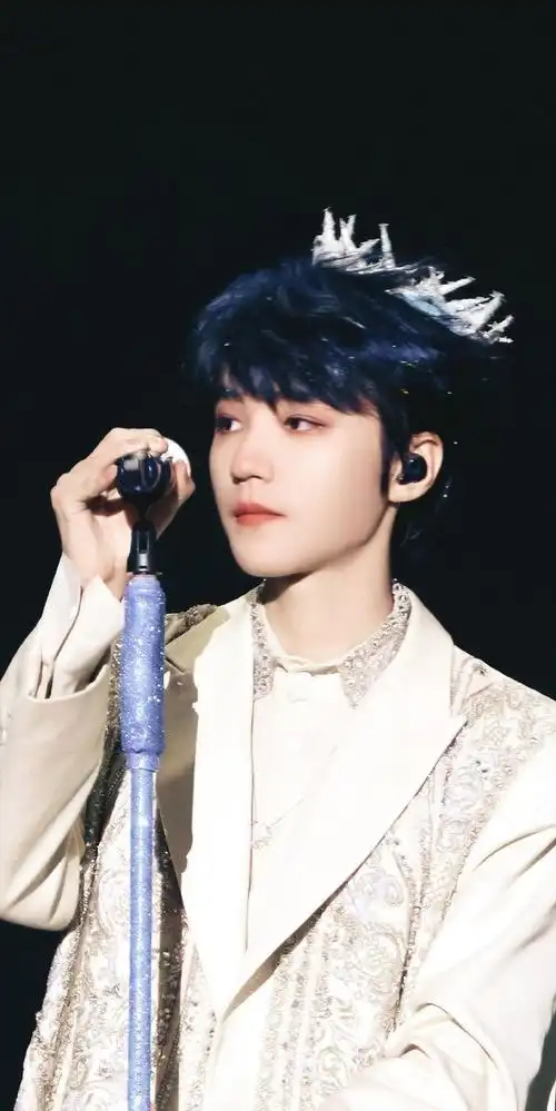 台下粉丝里面王俊凯粉丝的蓝海也是最多最好看,王俊凯和粉丝都超有