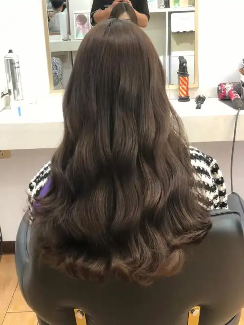 中长发发型推荐这样的卷发发型很温柔#发型  #女生烫发发型  #圆脸