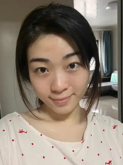 iphone13素颜or化妆前置自拍