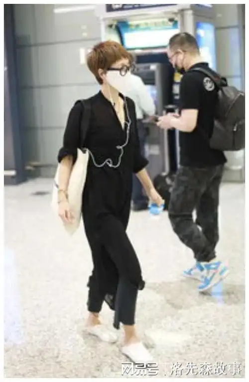 马伊琍现身虹桥机场