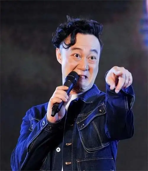 看到陈奕迅被缝30多针亮相,我才终于明白,他的人生有这么夸张!