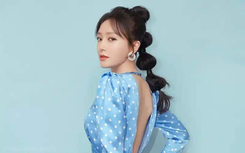 秦岚蓝色系少女心仙气图片-明星壁纸 - 壁纸家