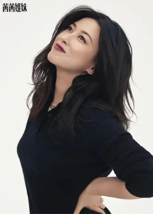 演员朱珠真实的是吸引人的