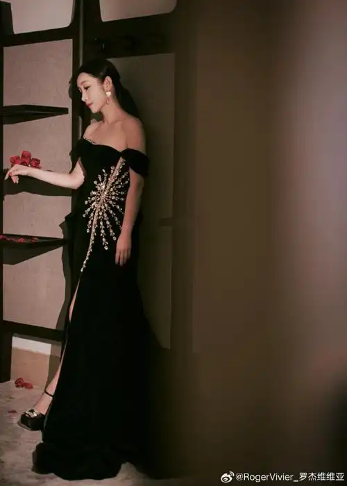 rv璀璨星姿##rogervivier2024春夏系列#@秦海璐搭配 flower strass