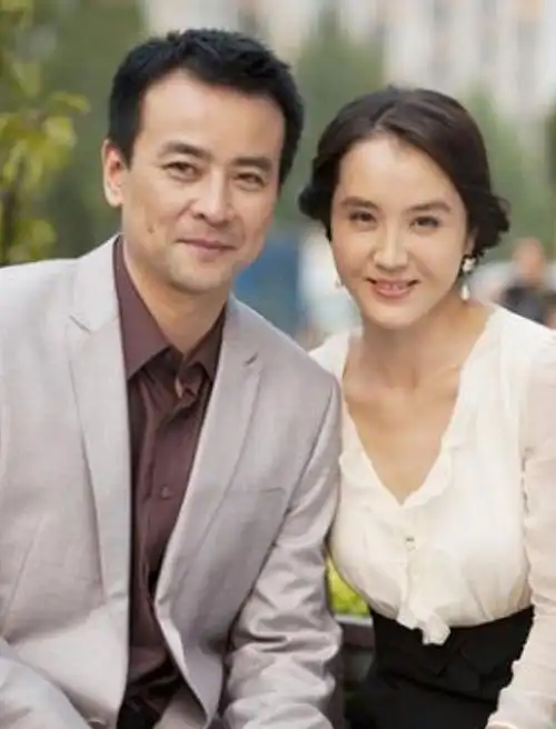 回顾罗钢娶小23岁郝蕾陪娇妻战胜家族遗传病48岁老来得子