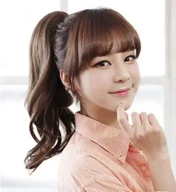 女生齐刘海马尾辫扎发发型款款清新又利落