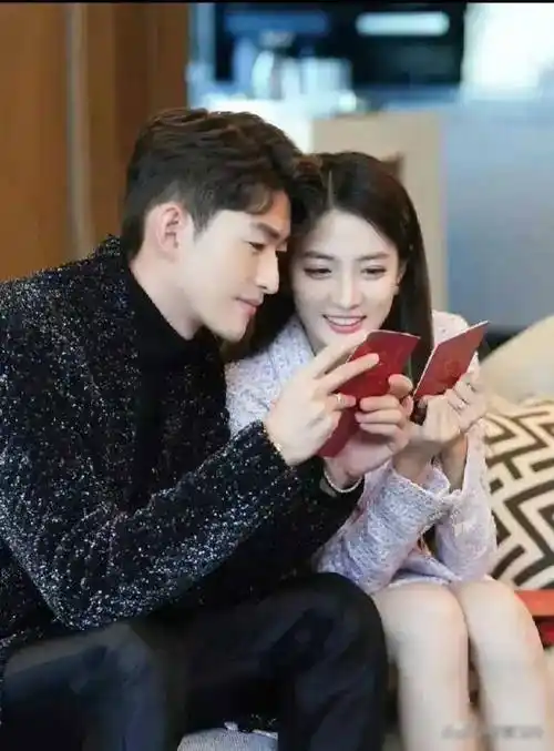 天呐徐璐和张翰携手步入了婚姻的殿堂甜蜜幸福