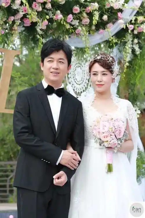 马丽潘粤明不畏高温举行婚礼吓坏众人