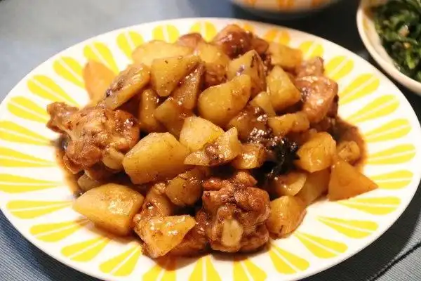 不爱刷锅怎么办做的红烧土豆炖鸡腿