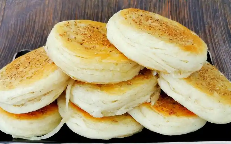 椒盐饼这么做太香了,无技巧无难度,一卷一拧不用包,外酥里特香