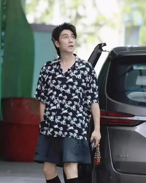 四位成员组合在一起:井昧,胡夏,尤长靖以及宁桓宇王一哲,凤小岳