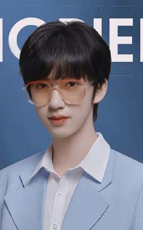 贺峻霖和眼镜适配度也太高了吧!