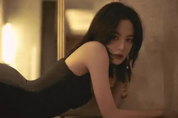 烈焰红唇辛芷蕾性感的远不止厚嘴唇身材更是堪称性感撩人