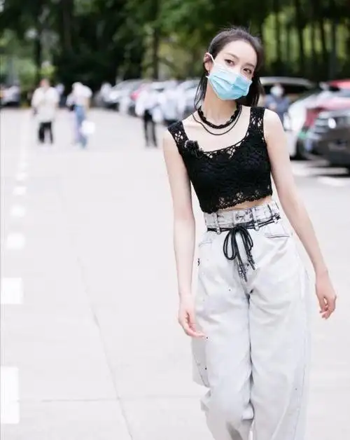 罕见宋茜穿露脐装当看到巴掌腰我决定今天不吃饭了