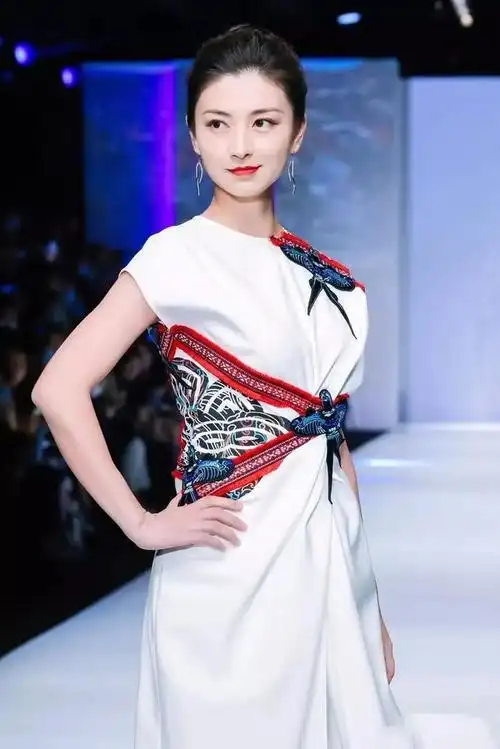 明星图集——斓曦!__财经头条