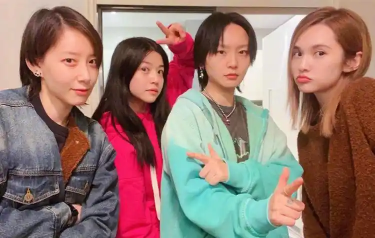 陈妍希杨丞琳周笔畅李斯丹妮小聚,四人素颜39岁陈妍希最显年轻