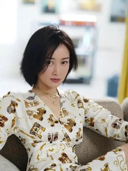 最初,这两个人仅仅是在微博平台上相互关注,以获取彼此的最新动态.