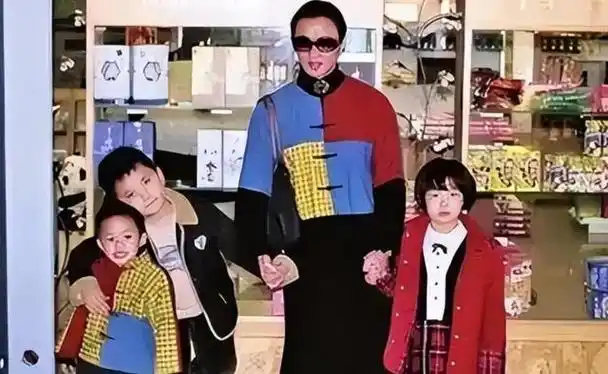 从儿子到女儿,一家人何去何从?金星母亲韩颖的坚持令人感动!