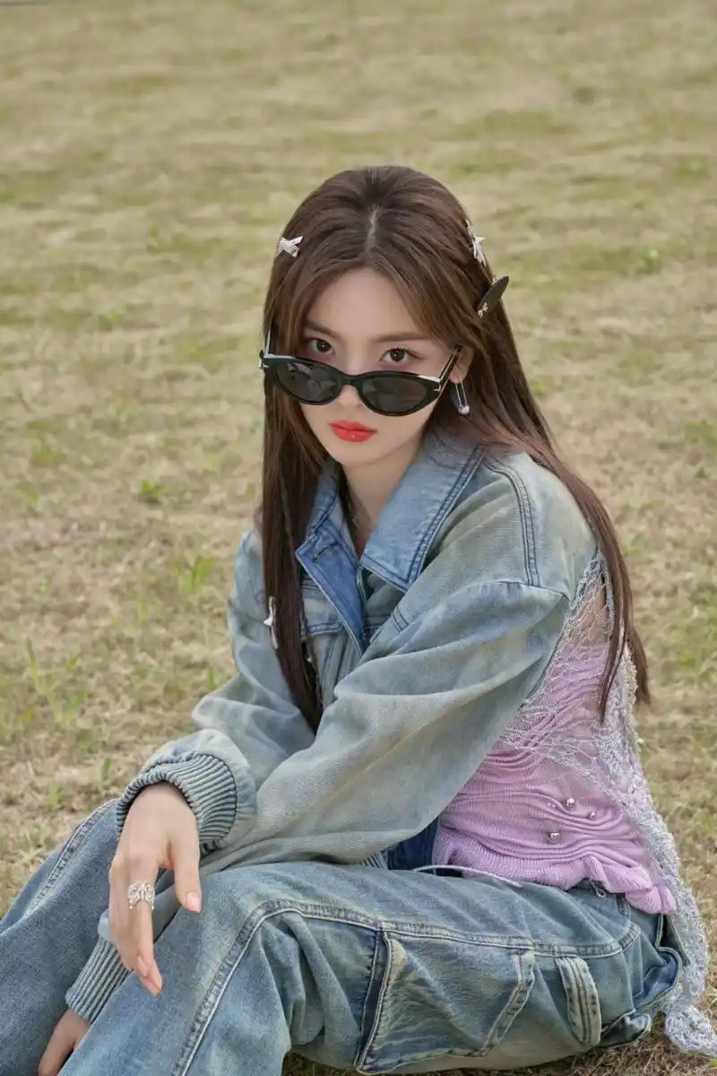 杨超越高清壁纸头像(八十三)[庆祝]