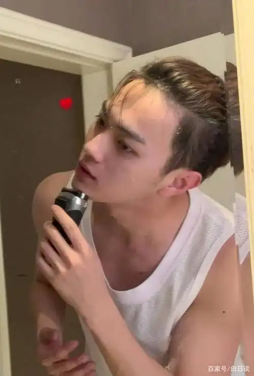 许凯的素颜竟然长这样,最后一张你绝对认不出!