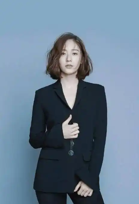 原创难怪郑秀晶只剪过一次短发看了照片后网友不想看第二次