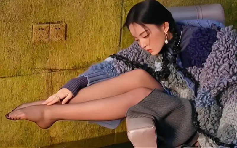 【古力娜扎】据说人长得美连脚都是甜的,是吗