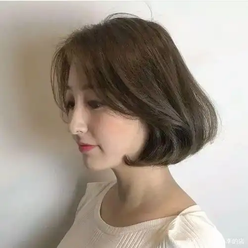 一款沙宣发内包短发