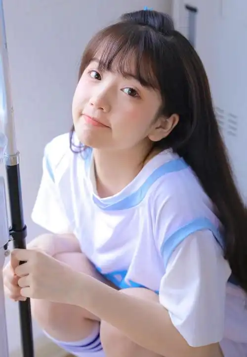 甜美萌妹长筒袜居家诱人写真