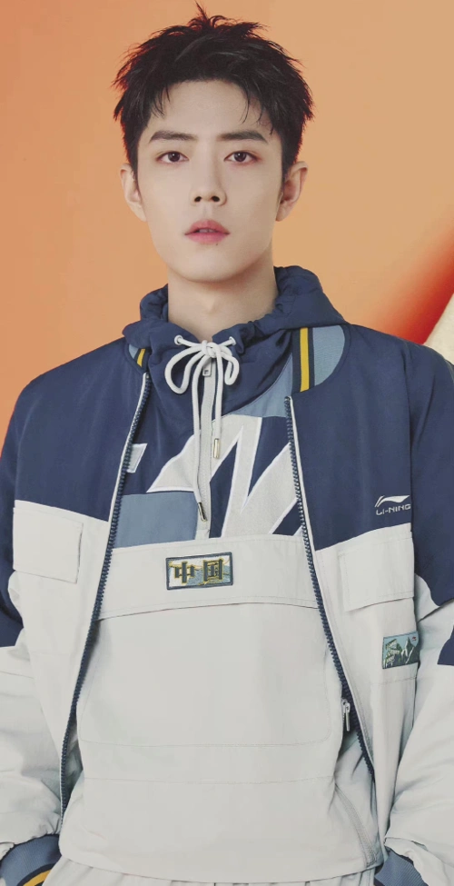 肖战运动风新造型你永远可以相信肖战的运动装秒变帅学长