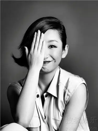 秦海璐怀旧气质写真 一展巨星风范