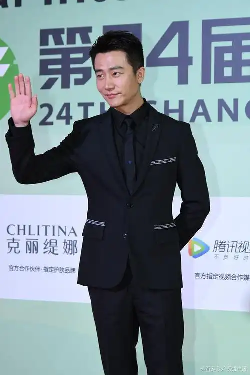 事实证明,逐渐"消失"的黄轩,已经走上了男演员的另外一条大路