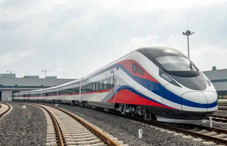 大众日报头版聚焦定制版动车组特别在哪