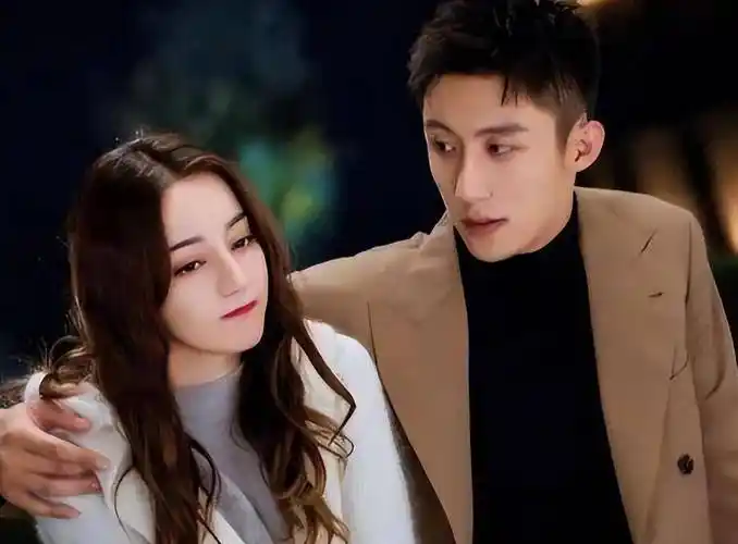 迪丽热巴疑晒黄景瑜cp照,大粉脱粉回踩,4年约会细节被曝_恋情_事情