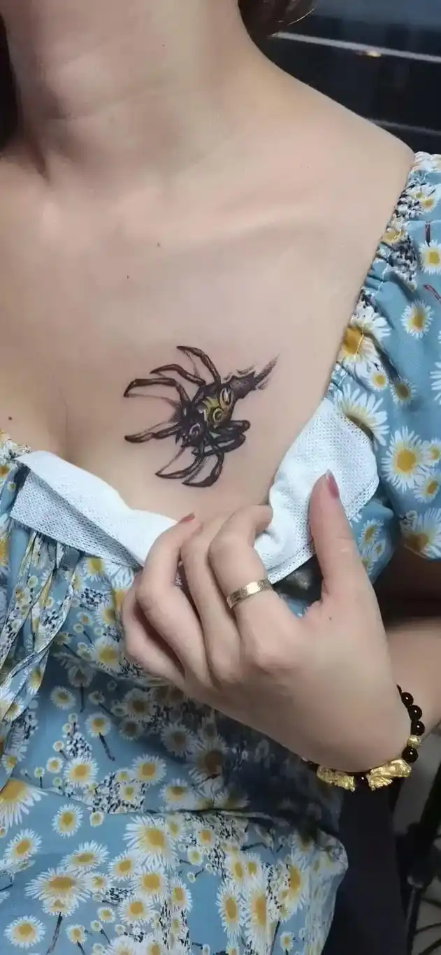 胸口蜘蛛感兴趣的可以私#纹身 #小纹身图案  - 抖音