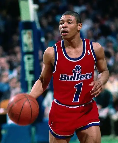 > nba名人堂"小虫"蒂尼-博格斯球星图片(4/16)