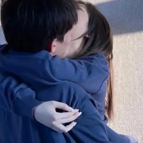 拥抱往往比接吻更让人心动95#拥抱  #头像  #头像分享  #情侣头像