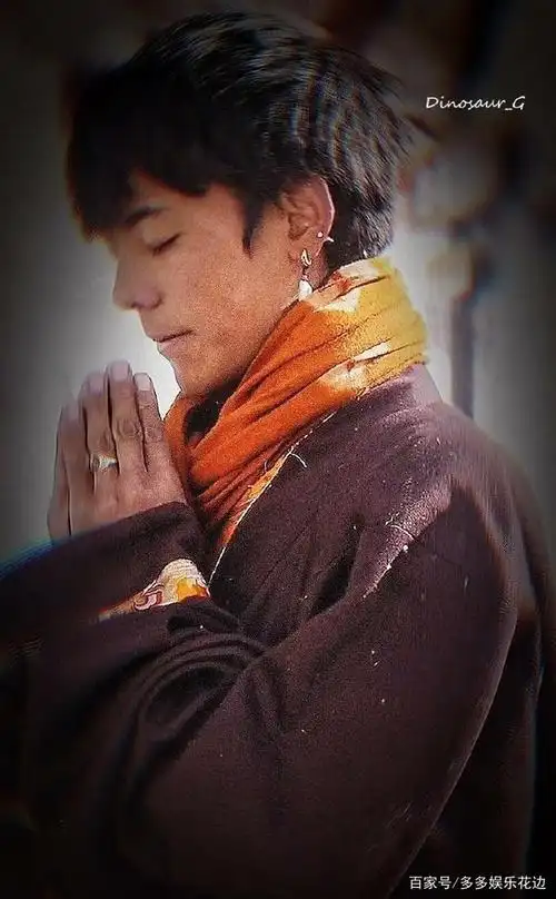 丁真挣了钱给爸妈提高生活质量