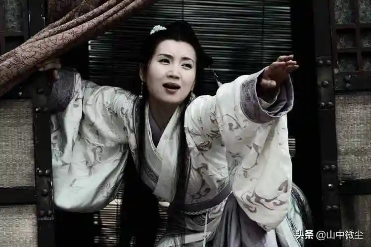 董卓怎么死的董卓吕布貂蝉是什么关系