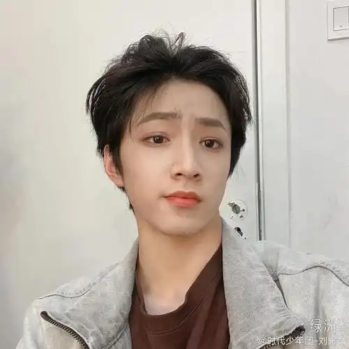 tfboys师弟刘耀文年仅14岁,身高就已经182 了!