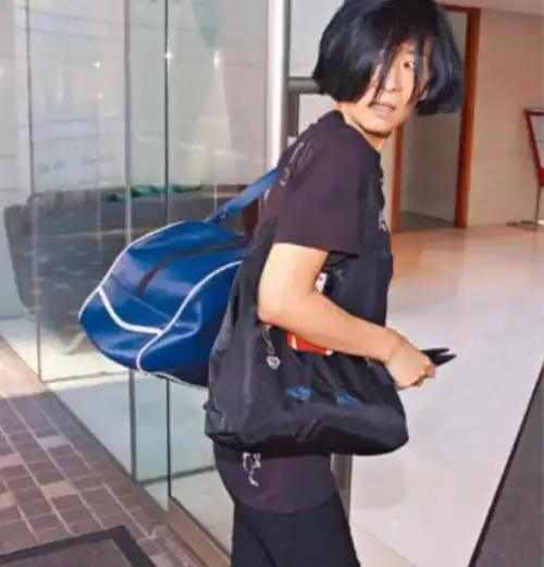 紧接着,媒体问她觉得甄子丹算不算"绝世好男人",梁静慈则说,不想谈