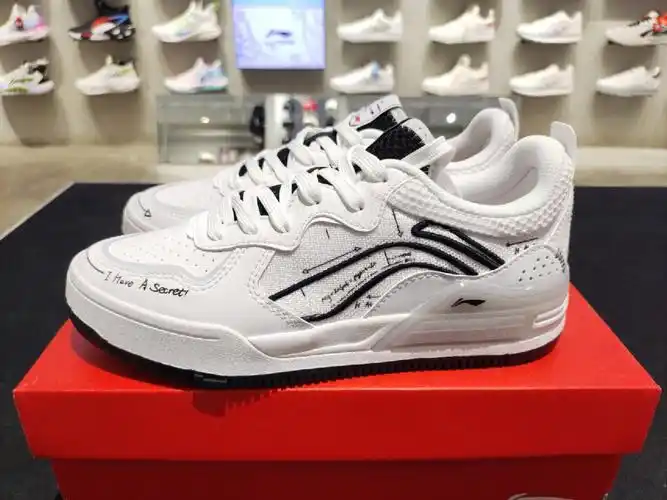 李宁运动时尚板鞋滑板鞋