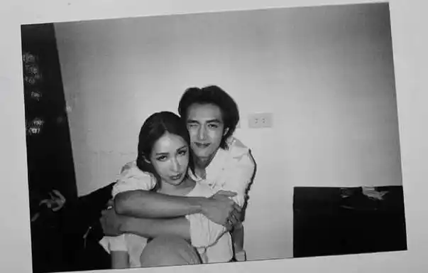 萧亚轩小16岁前男友升级当爸晒孩子照片网友意难平