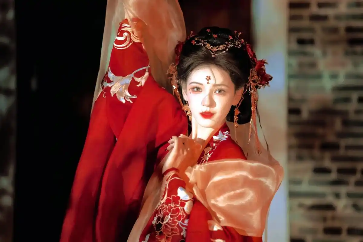 张予曦 | 红衣古装