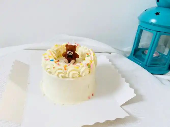 ins风简约款小四寸小熊蛋糕