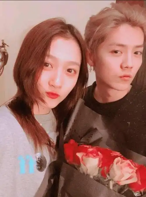 狗仔曝鹿晗关晓彤已领证鹿晗工作室否认传闻