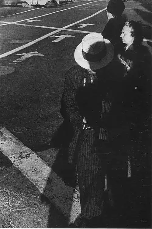 美国摄影大师ralphgibson浓烈黑白光影交织下的色与欲