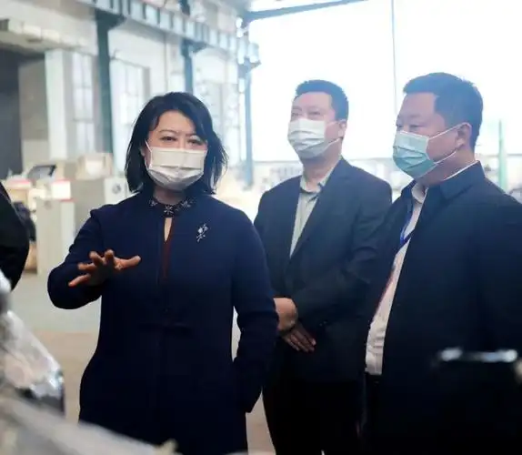 任泽区委书记杨蕾帮助企业夺取疫情防控和复工复产双胜利